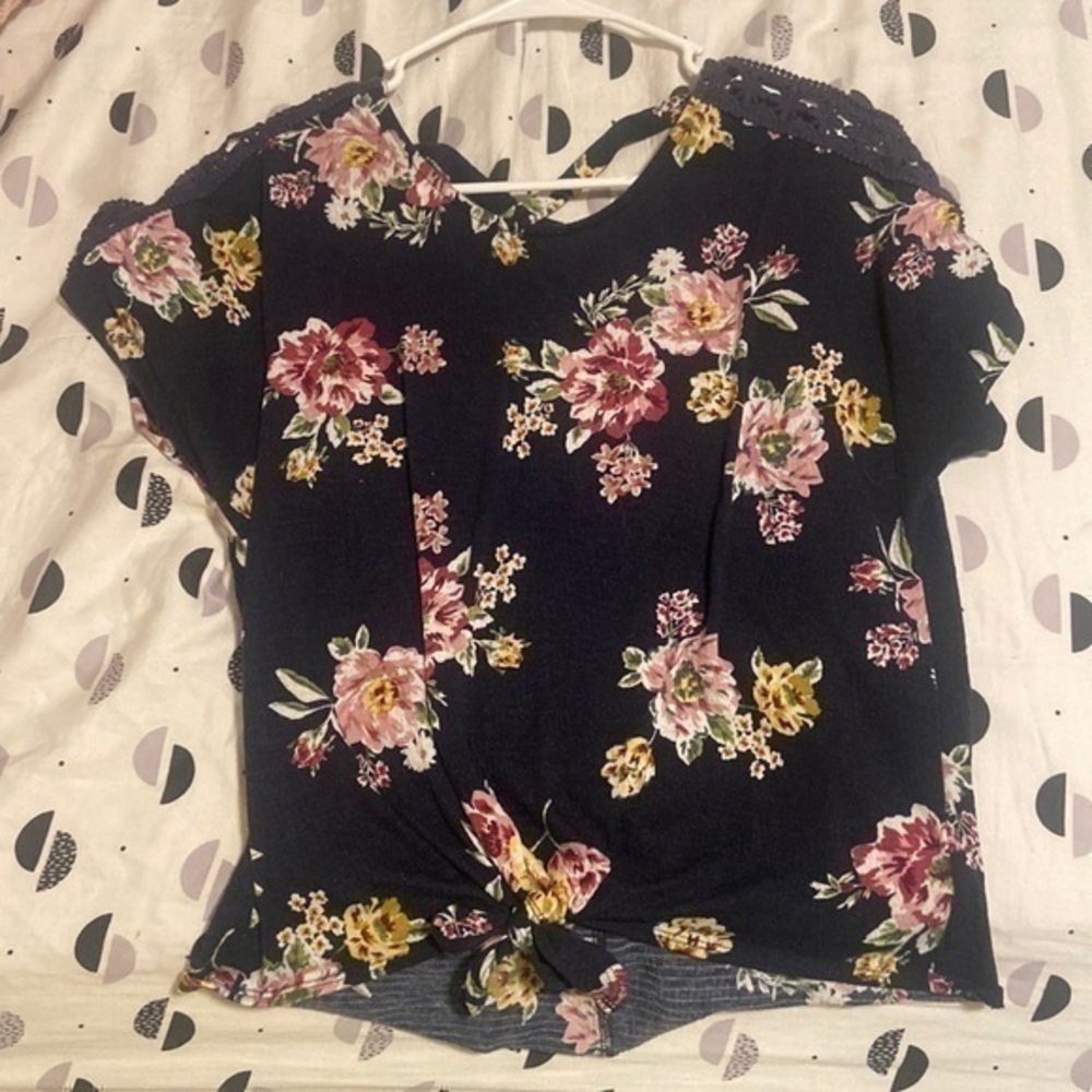 IZ Byer || EUC Cute Strappy Back Work Shirt